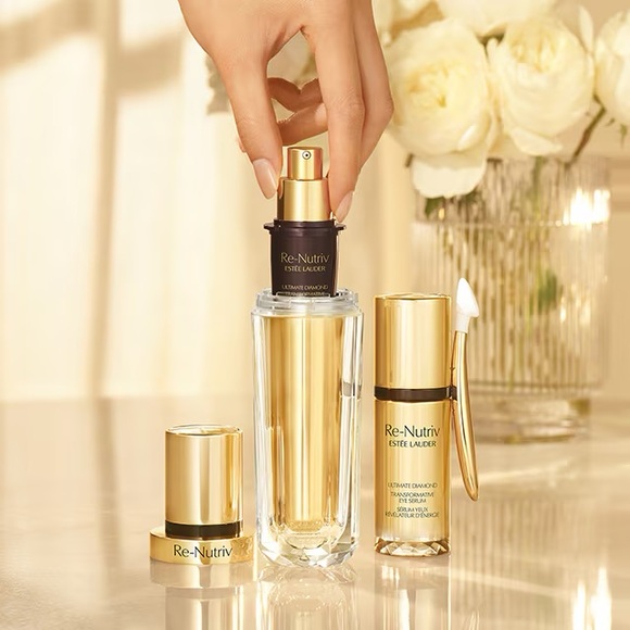 Estee Lauder Re-Nutriv Ultimate Diamond Transformative Brilliance Serum 1 fl oz - Picture 3 of 13